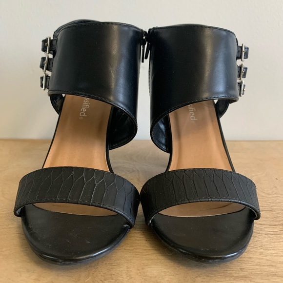 3” Black Buckle Heel Size 8 - Picture 4 of 6